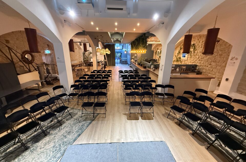 Une plénière dans le Lounge au b45, le plus grand espace pour des séminaires réussis.